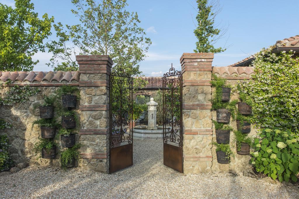 Hotel Borgo Santo Pietro Chiusdino Exterior foto